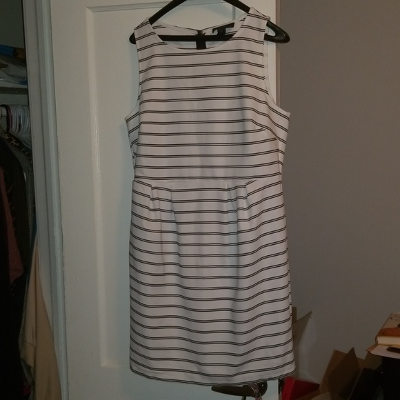 Forever 21 Dresses & Skirts - Black and white plus size dress from Forever 21 Forever 21 Dresses & Skirts - Black and white plus size dress from Forever 21